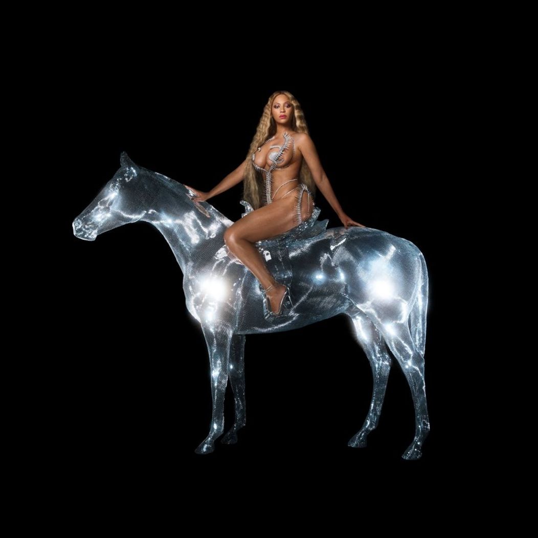 beyonce-sedinta-foto-hot-pentru-marea-revenire-in-muzica-cu-un-nou-album