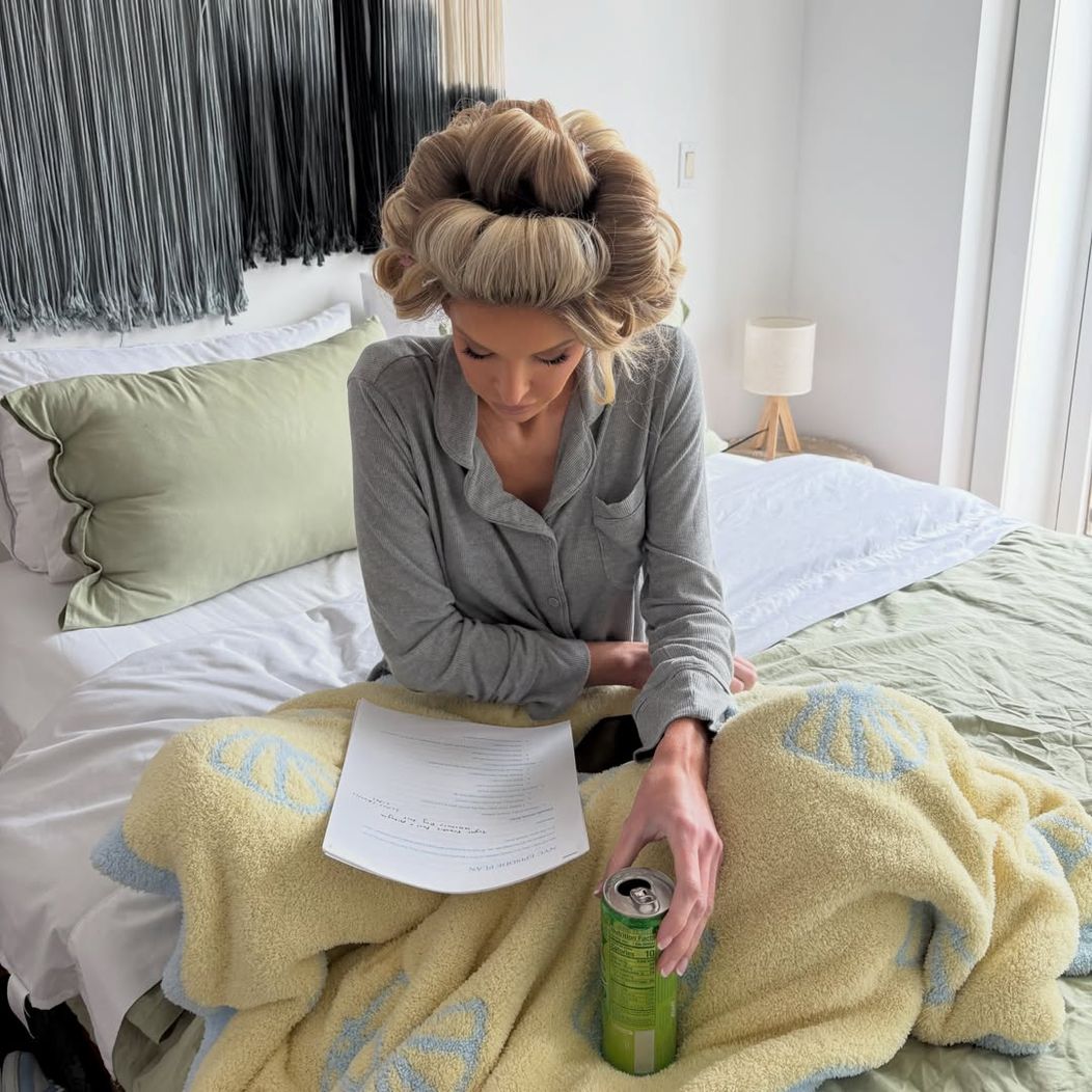 the life of a podcaster 🥯🎙️🗽🏆Spray Tan- @sistersunless_acworthHair- @hairandkaitlyn @aquaext (1)