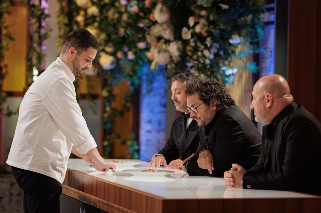 Finala MasterChef România, 16 decembrie 2025. Cei trei chefi taie în carne vie la degustarea felului principal. Finaliștii au mizat pe preparate riscante, dar MasterChefii sunt atenți la fiecare  (5)