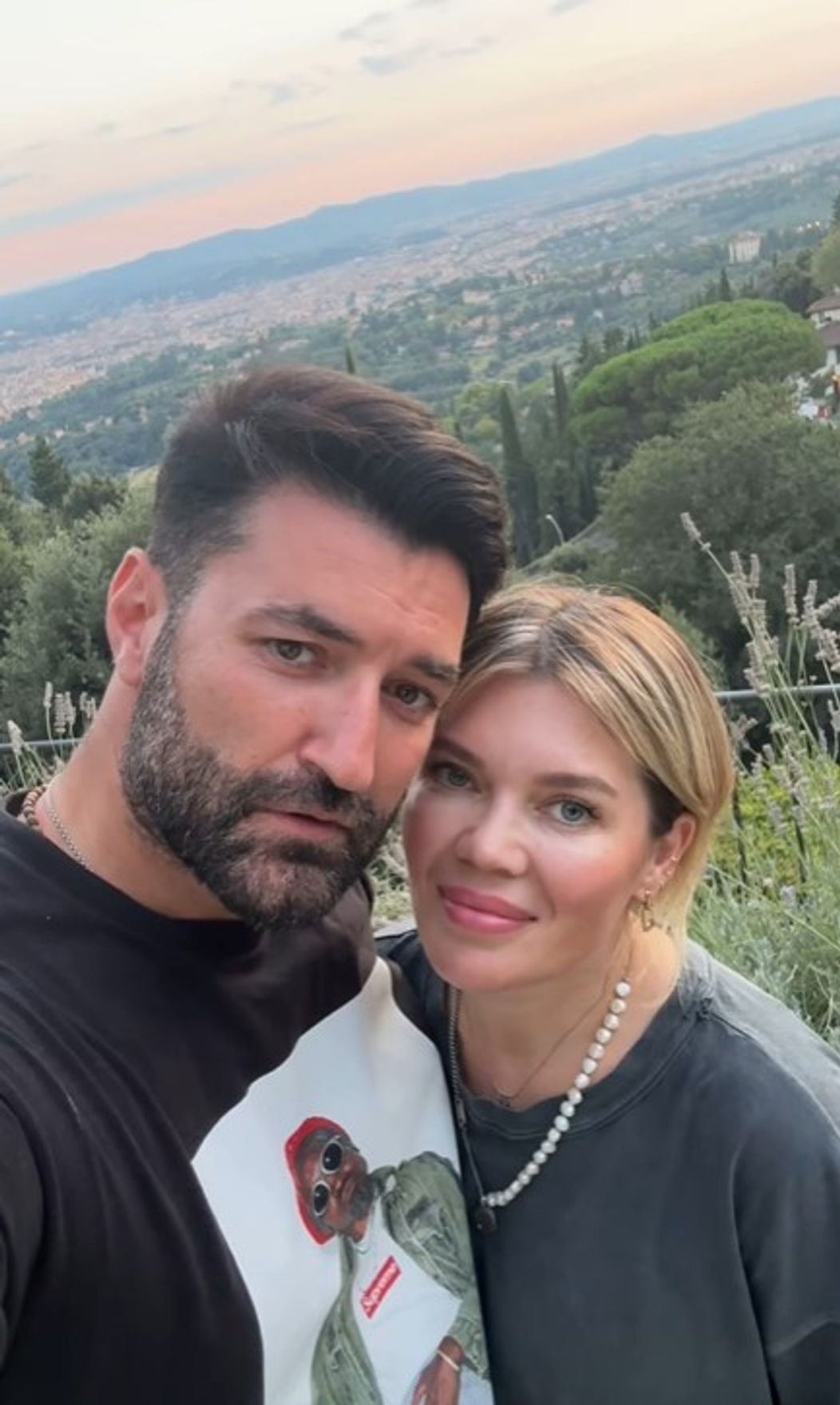 Cât costă o noapte de cazare în locațiile exclusiviste din Toscana în care au fost cazați Smiley, Gina Pistol, Adela Popescu, Radu Vâlcan și prietenii lor (10)
