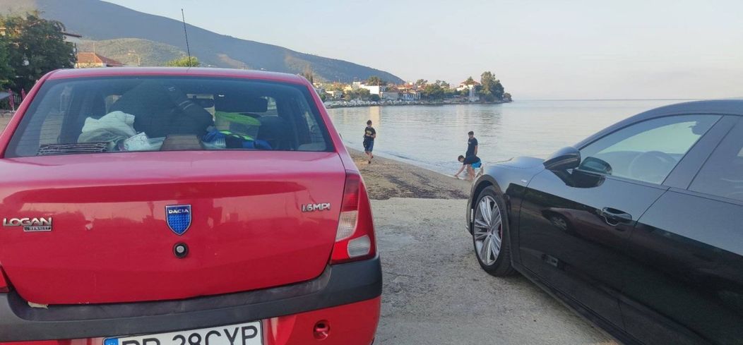 masini parcate in skala kallirachis, thassos