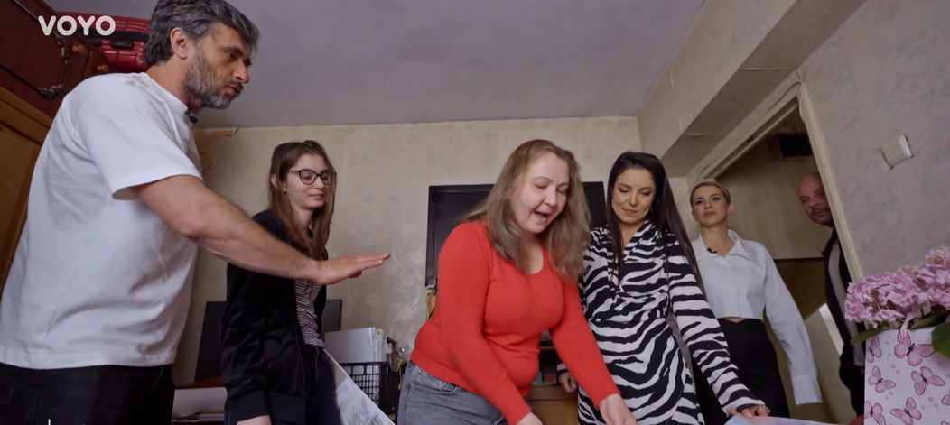 Arhitecții fac cunoștință cu familia Răceală, chiar de ziua de naștere a mamei. Cum arată garsoniera în care locuiesc Titica și Dariana „Erau atât de jenate” (2)