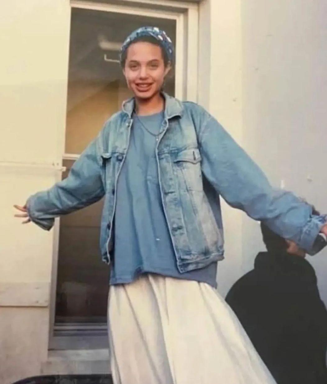 Before acting ever seemed real to her..young Angelina Jolie was fascinated with death, funerals (1)