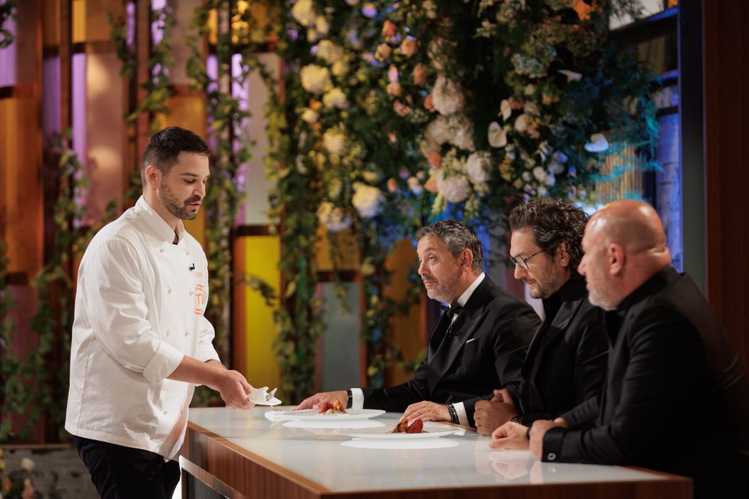Finala MasterChef România, 16 decembrie 2025. Se dă startul primei degustări. Deși preparatele arată bine, finaliștii nu au făcut cele mai inspirate combinații „Fix ce îmi era frică aia s-a întâm (6)