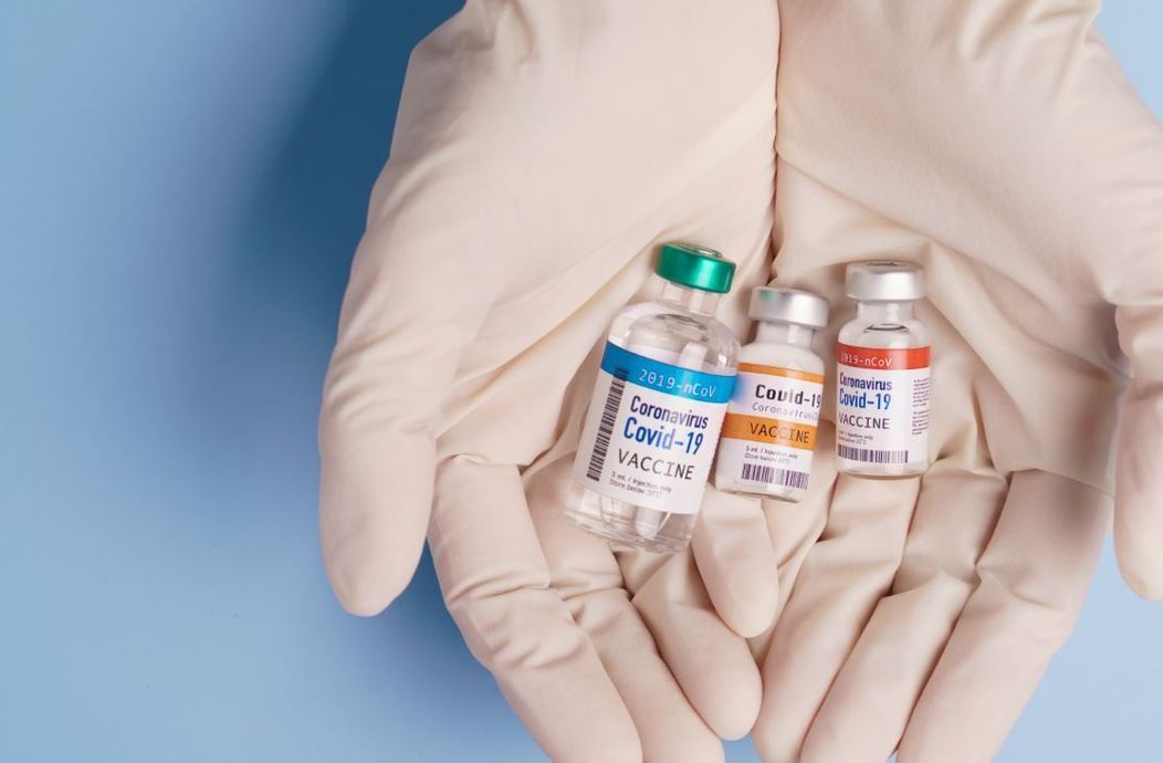 Cei care primesc ambele doze de vaccin anti-Covid pot renunța la măști în spații închise