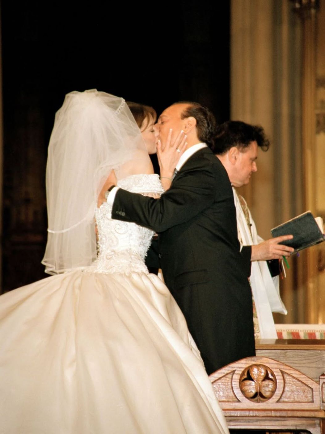 HAPPY ANNIVERSARY @thalia ..You are my all my everything.. my light..My one and only true love . (2)