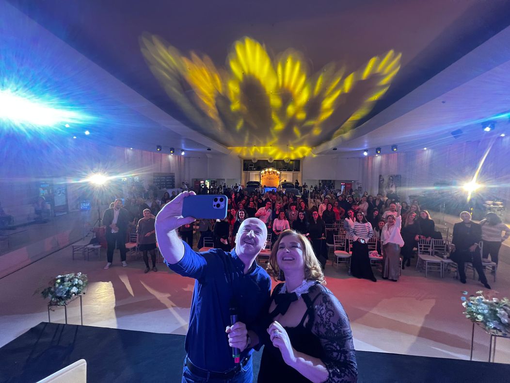 selfie de pe scena Zilele Biz