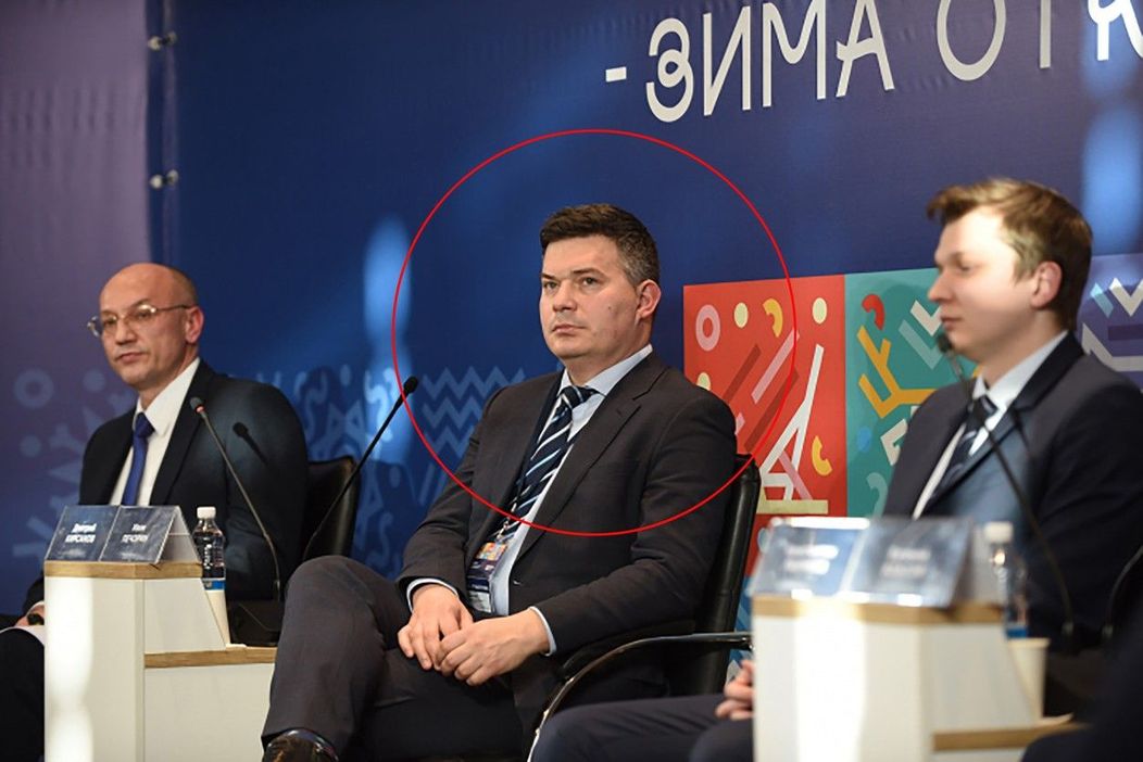 Ivan Pechorin ascultă discursul unui invitat la Forumul Economic Estic, găzduit de președintele rus Vladimir Putin la Vladivostok