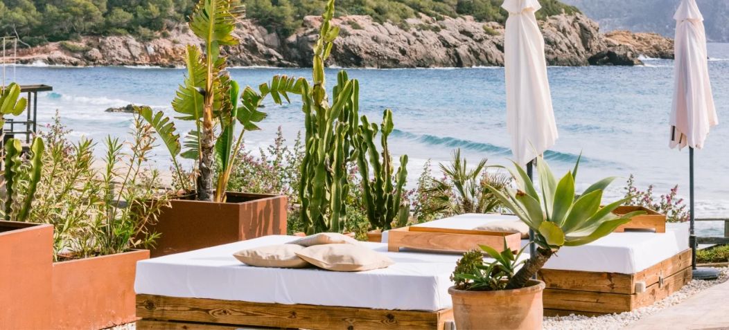 Atzaro-Beach-Daybeds-Slider-1
