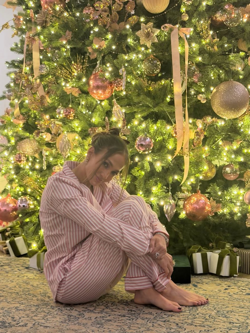 ‘Twas the night… 🎀✨🎄 (2)