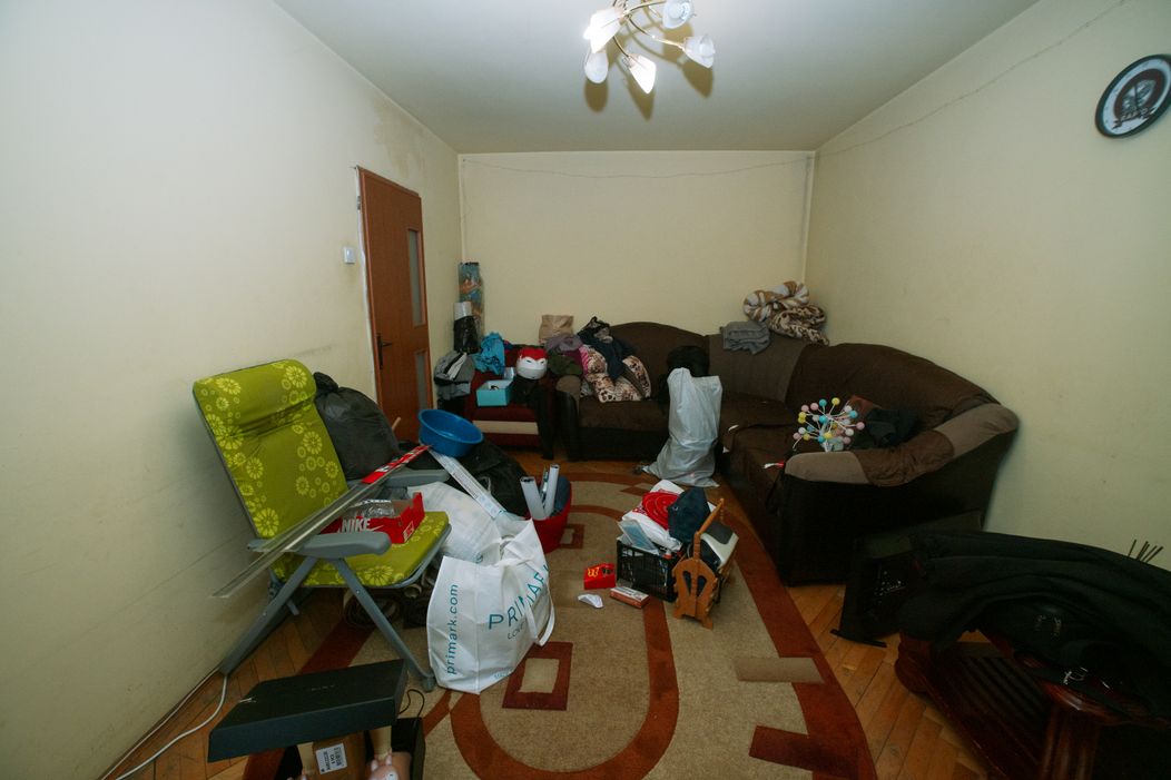 Visuri la Cheie, 15 aprilie 2026. Cum arată apartamentul în care locuiește Dani. Camera în care dormea tatăl lui îi stârnește multe amintiri dureroase și a fost transformată în depozit „E greu să intre acol (15)
