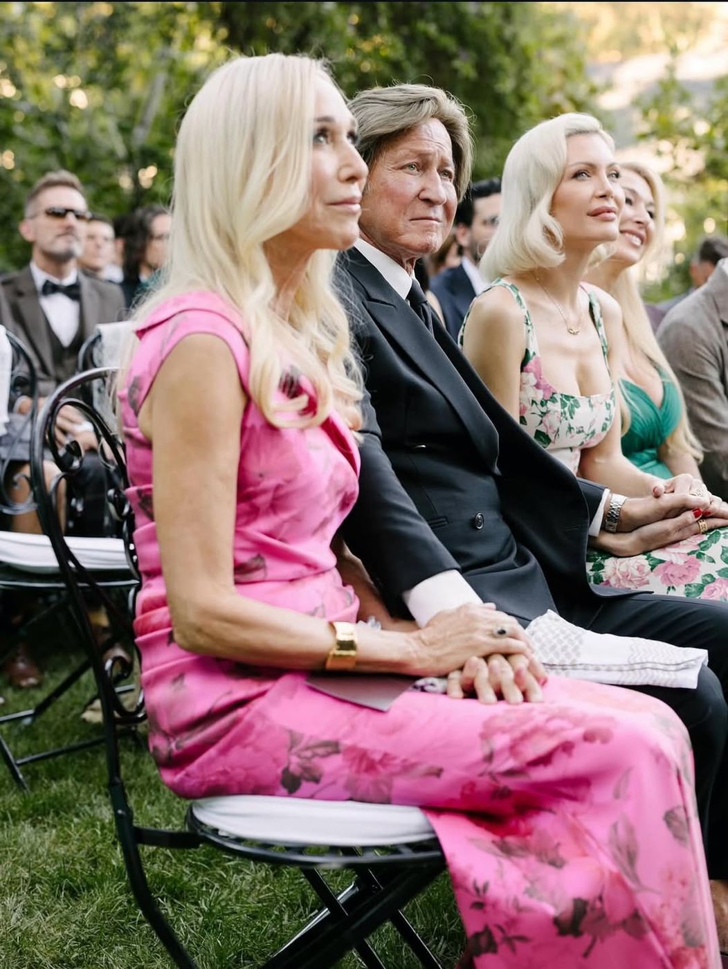 love story in every detail.Alana Hadid’s wedding brought together the Hadid family in the most b (6)