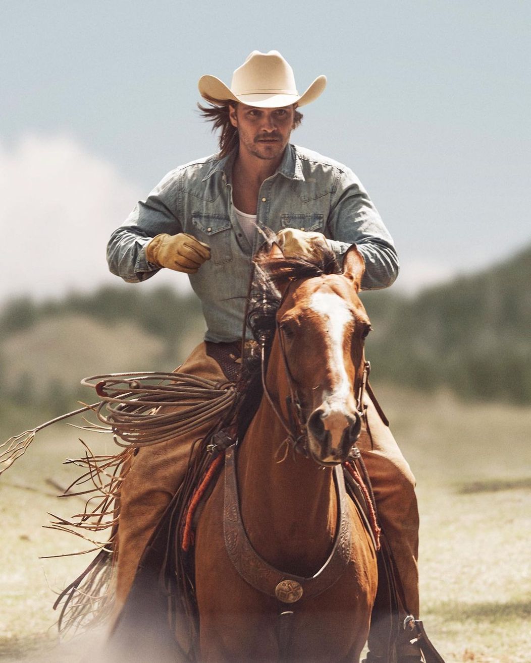 Luke Grimes - actor si cantaret