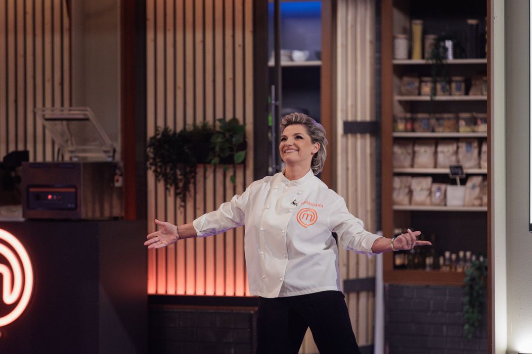 Finala MasterChef, 11 decembrie 2024. Finaliștii intră în bucătăria MasterChef, pregătiți să lupte pentru marele trofeu. Cei trei concurenți sunt copleșiți d (21)