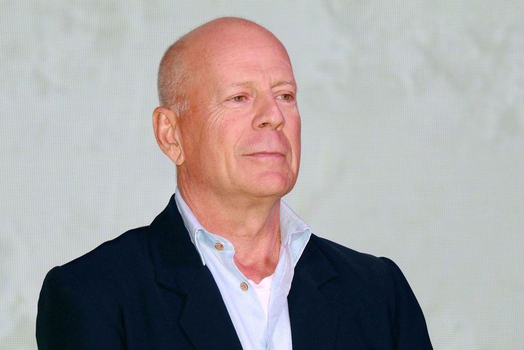 Bruce Willis pozează la un eveniment monden