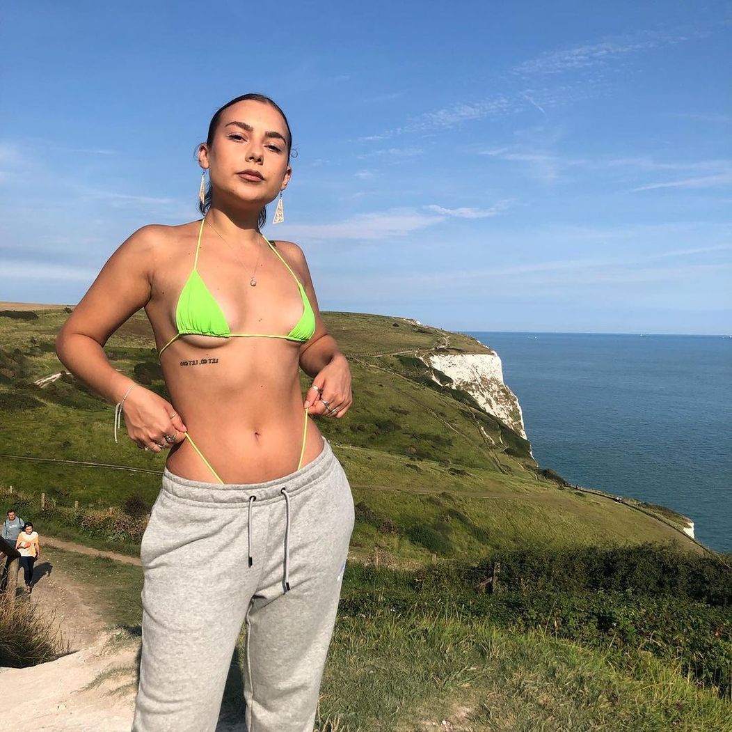 Alexandra Duli in sutien