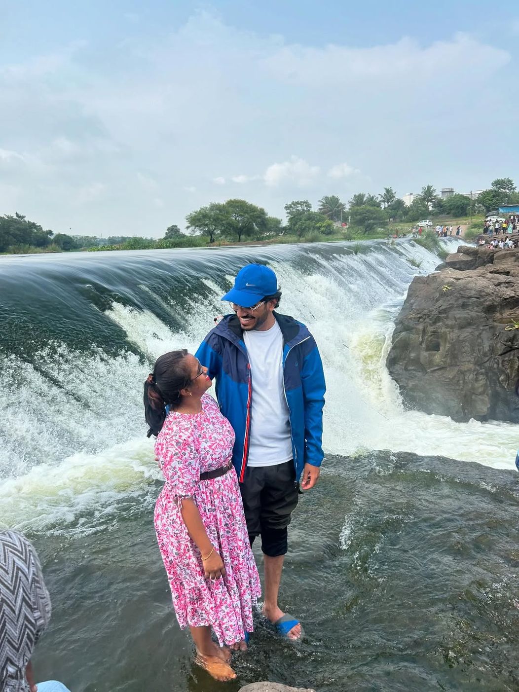 Finding calm by the riverside 🌿 #Kundmala #HiddenGem #WeekendGetaway #NatureVibes #UnseenMaharashtra #couple #lover #river