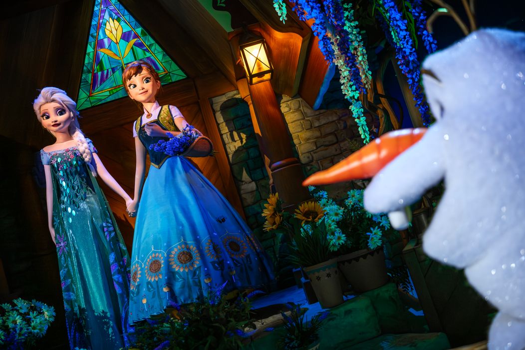 Disneyland Paris_Disney Adventure World_WorldOfFrozen_FrozenEverAfter_scene1_Horizontal