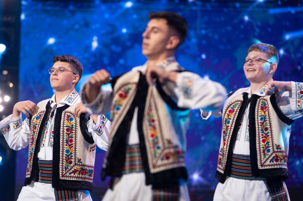 Ansamblul folcloric Mugurașii Mănăstireni (7)