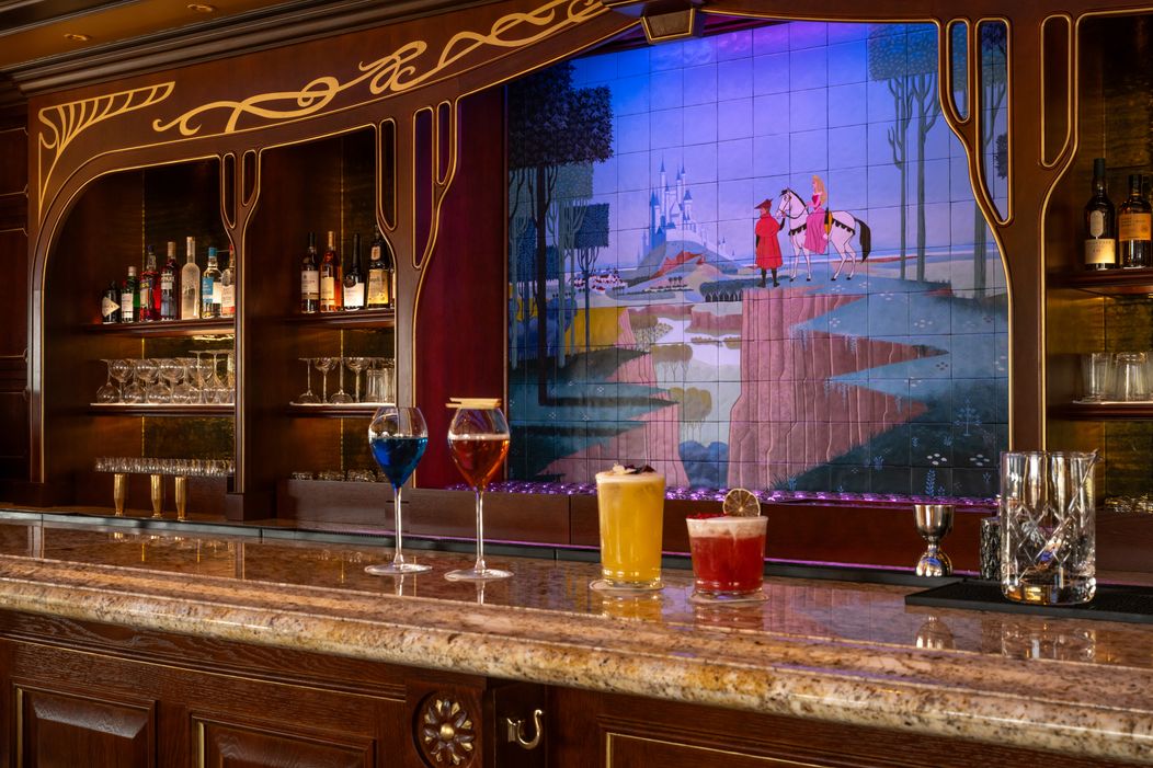 Disneyland Paris_Disney Adventure World_Adventure Way_The Regal View Restaurant & Lounge_Lounge offer_Horizontal