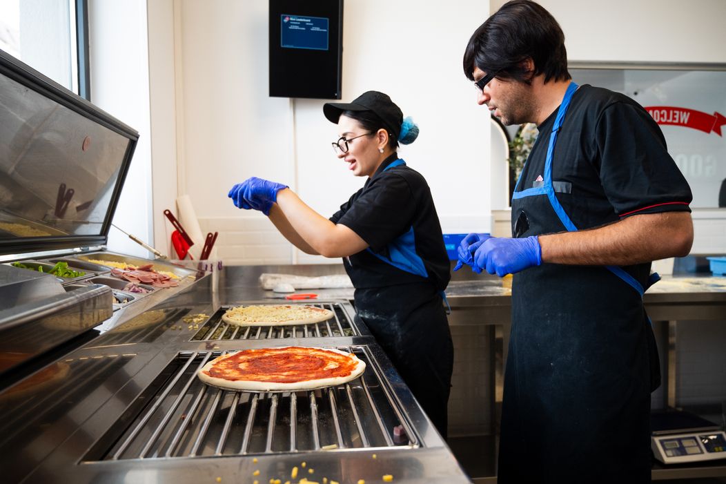  Șef sub acoperire, 21 noiembrie 2024. Șeful sub acoperire își continuă treaba, într-un restaurant abia deschis, în cadrul unui complex rezidențial, dar care nu livrează rezultatele la car (11)