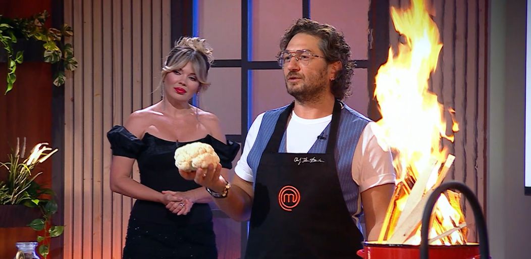 Chef Florin Dumitrescu face o demonstrație incendiară, în platoul MasterChef. Gătește, la foc deschis, o rețetă simplă, dar spectaculoasă wagyu și cunopidă arsă „Mi s-a părut ceva inedit” (2)