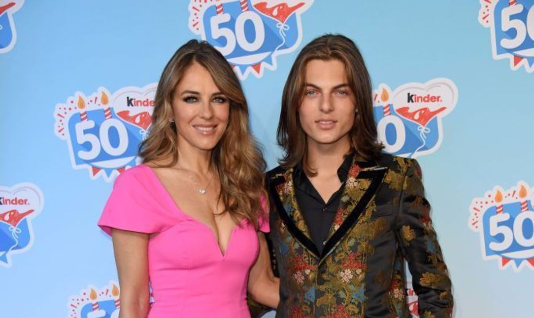 Elizabeth Hurley, nedezlipită de costumele de baie. În mod normal nu aș face-o
