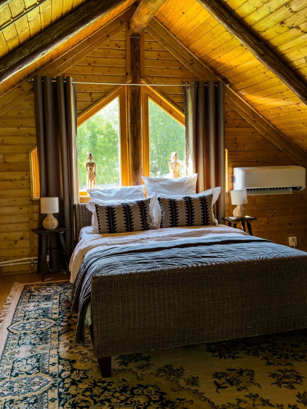 Ce zile de poveste am avut prin tara noastra! Am fost la prietenii din Oradea, apoi la cei de langa Hateg, aici, la @transylvanialogcabins, unde am petrecut doua zile perfecte, departe de zgomotul orasulu (6)