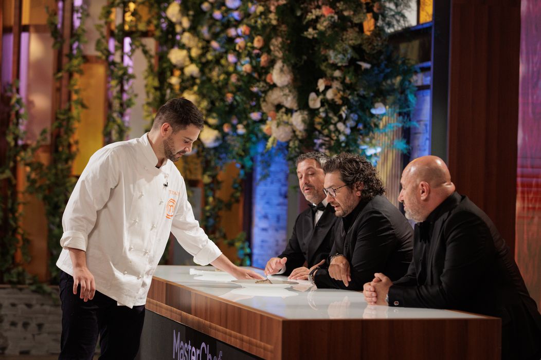 Finala MasterChef România, 16 decembrie 2025. Cei trei chefi taie în carne vie la degustarea felului principal. Finaliștii au mizat pe preparate riscante, dar MasterChefii sunt atenți la fiecare  (6)