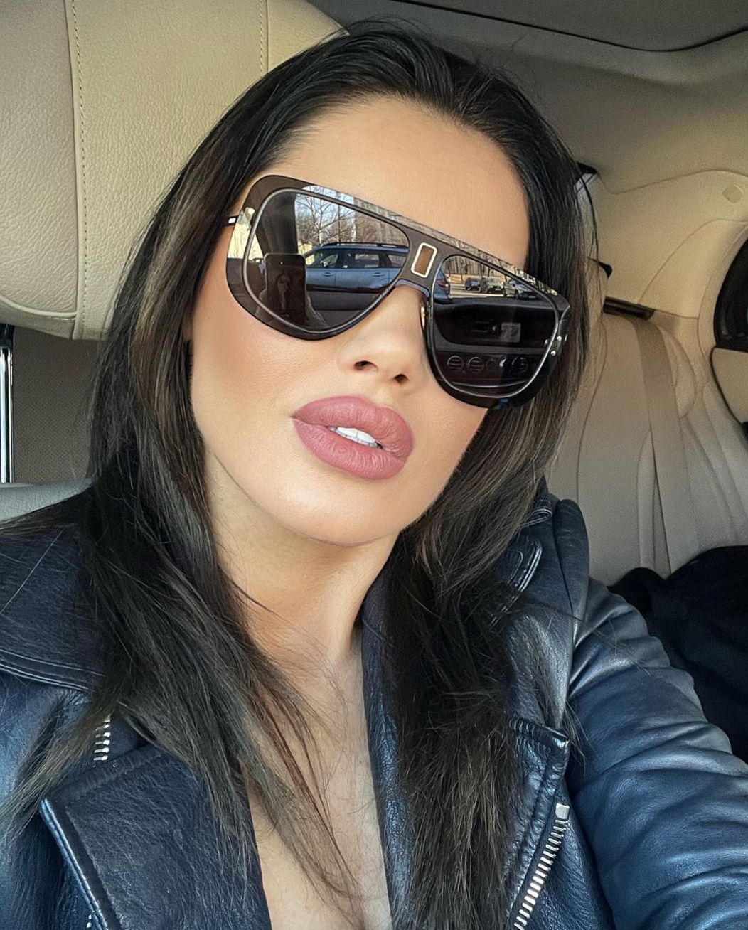 Oana Zavoranu 6
