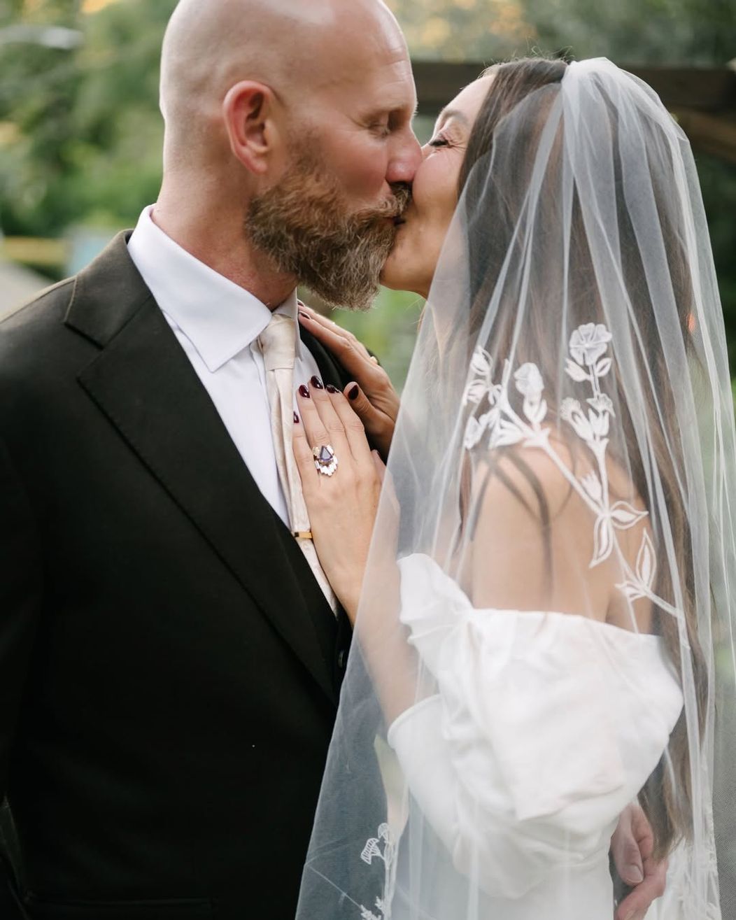 #AlanaHadid (@LanzyBear) and Ross Williams tied the knot at the father-of-the-bride’s home in LA (4)