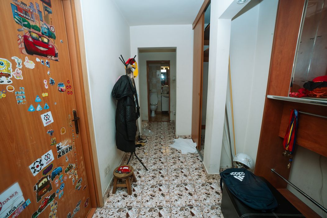 Visuri la Cheie, 15 aprilie 2026. Cum arată apartamentul în care locuiește Dani. Camera în care dormea tatăl lui îi stârnește multe amintiri dureroase și a fost transformată în depozit „E greu să intre acol (7)