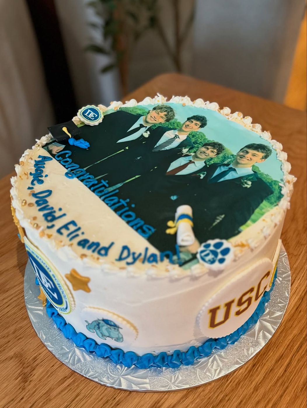 Augie!!! We are so PROUD 🥹 of you  congratulations for becoming the extraordinary young man that you are and managing to still be our lovely boy and congratulations to Linda, Francois and all the parents (6)