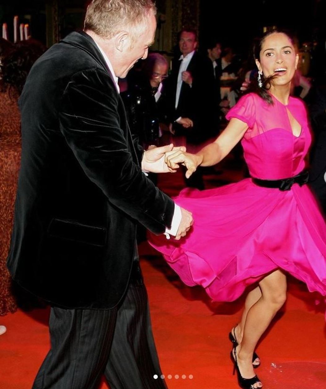 Salma Hayek și sotul ei danseaza 