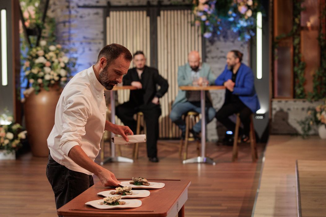 Finala MasterChef România, 16 decembrie 2025. Se dă startul primei degustări. Deși preparatele arată bine, finaliștii nu au făcut cele mai inspirate combinații „Fix ce îmi era frică aia s-a întâm (9)