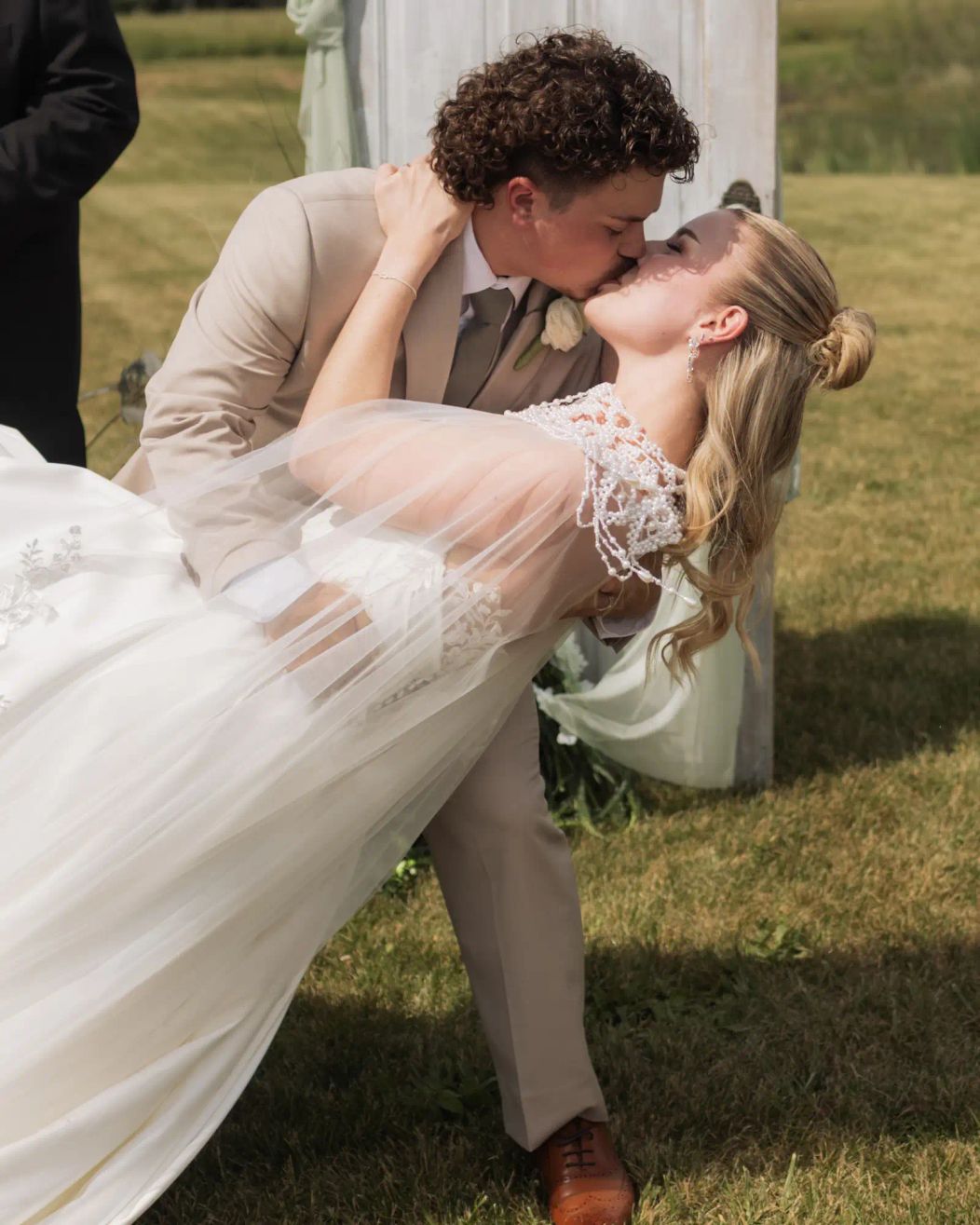 dropped-during-wedding4-7926-f23dfa7ea7514e50aeaea589223d610f