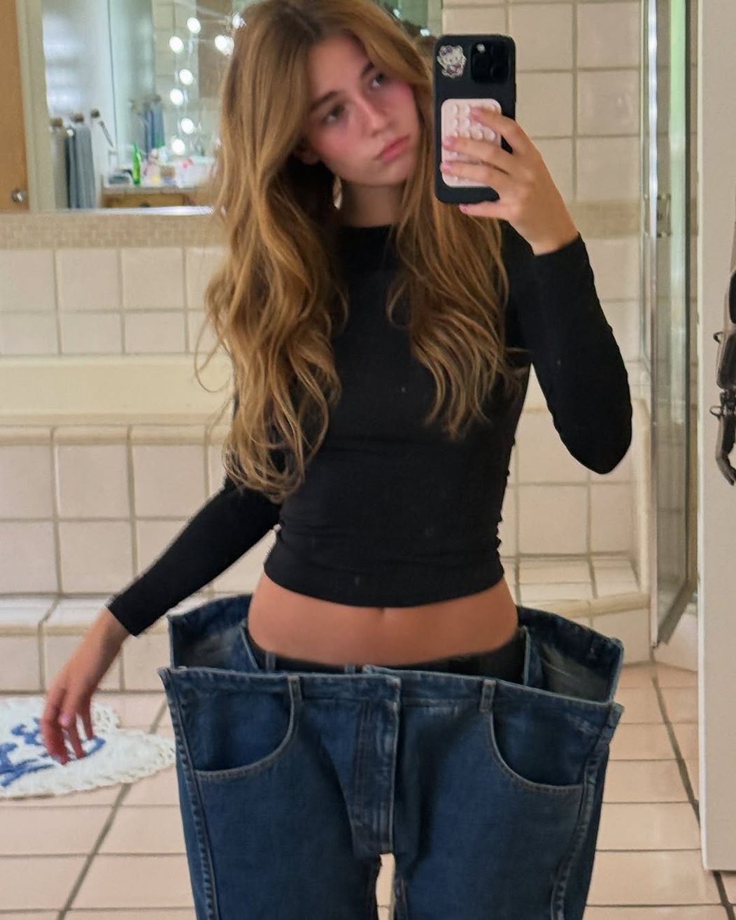 Selfies in square jeans by @maligoshik 🪞