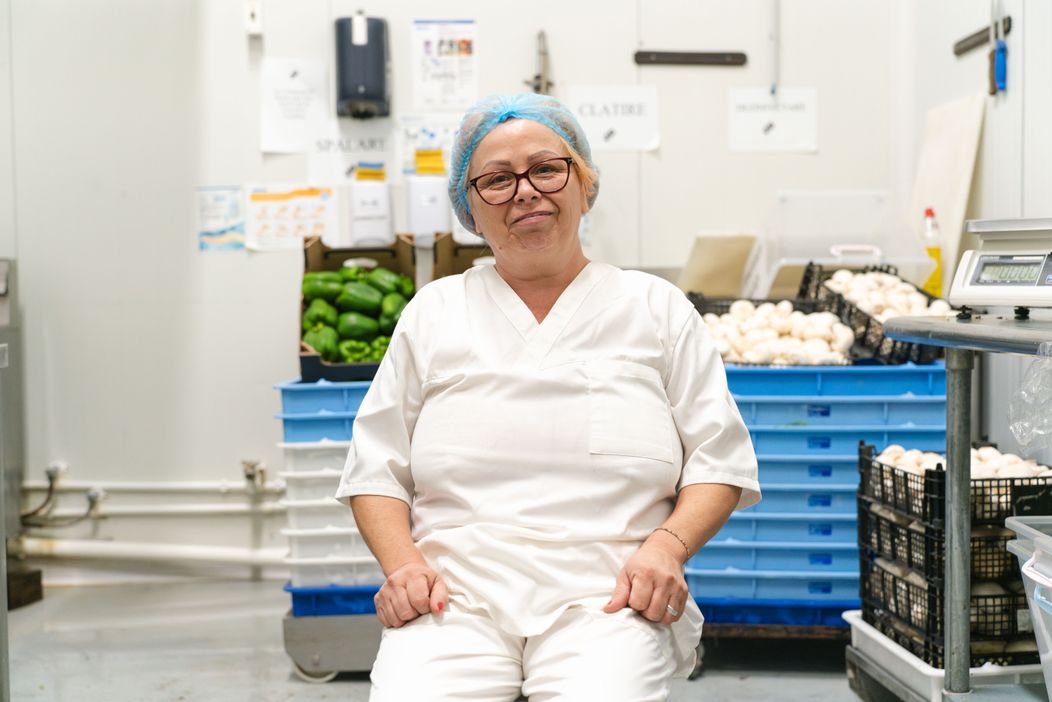  Șef sub acoperire, 21 noiembrie 2024. Dragoș Popa merge la fabrica de producție Domino's Pizza, unde o cunoaște pe Claudia Leca. Pâna ca ziua de muncă să se încheie, acesta sesizează o problem (1)