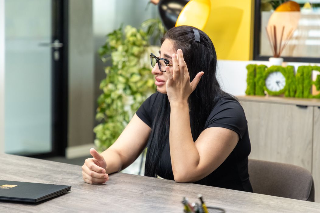 Șef sub acoperire, 21 noiembrie 2024. Flori, mama care încearcă să îi ofere copilului cu autism o viață normală, primește o mână de ajutor din partea lui Alin Hustiu. Tată a doi copii (8)