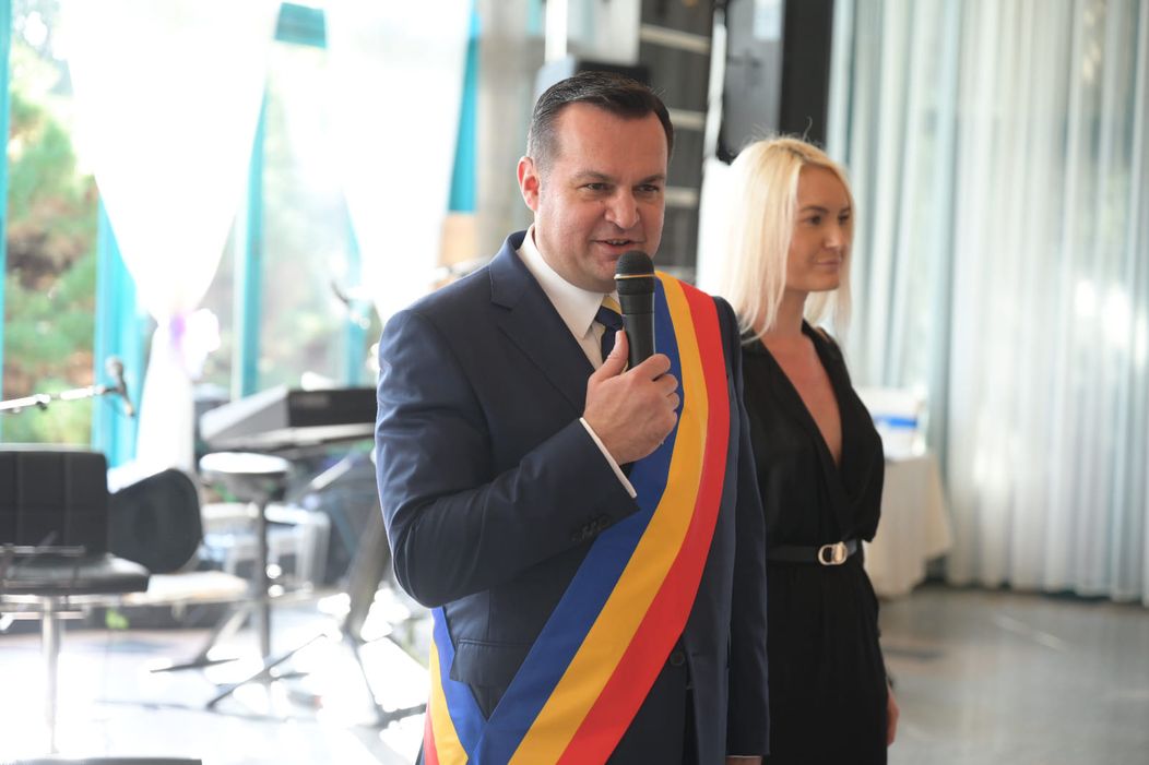 primarul baia si nevasta