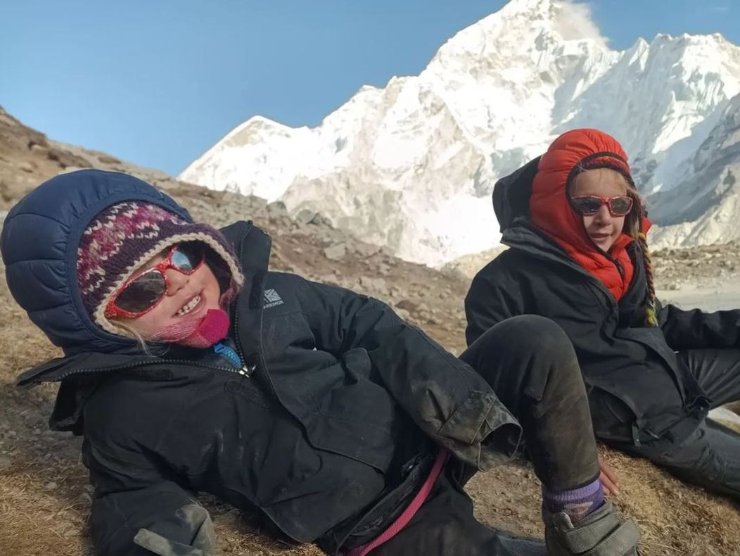 zara si fratele- everest