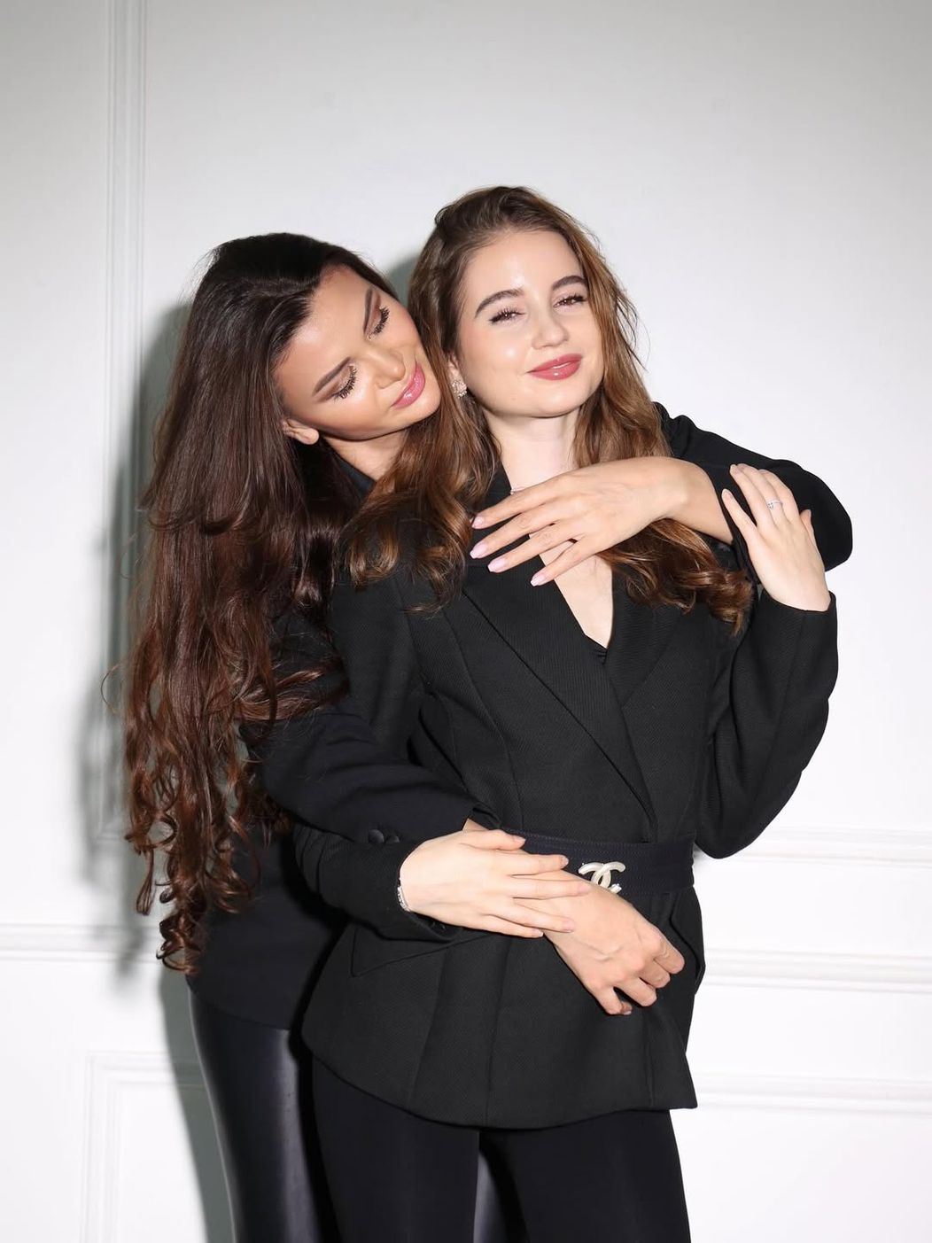 women in black@gaborpriveofficial (3)