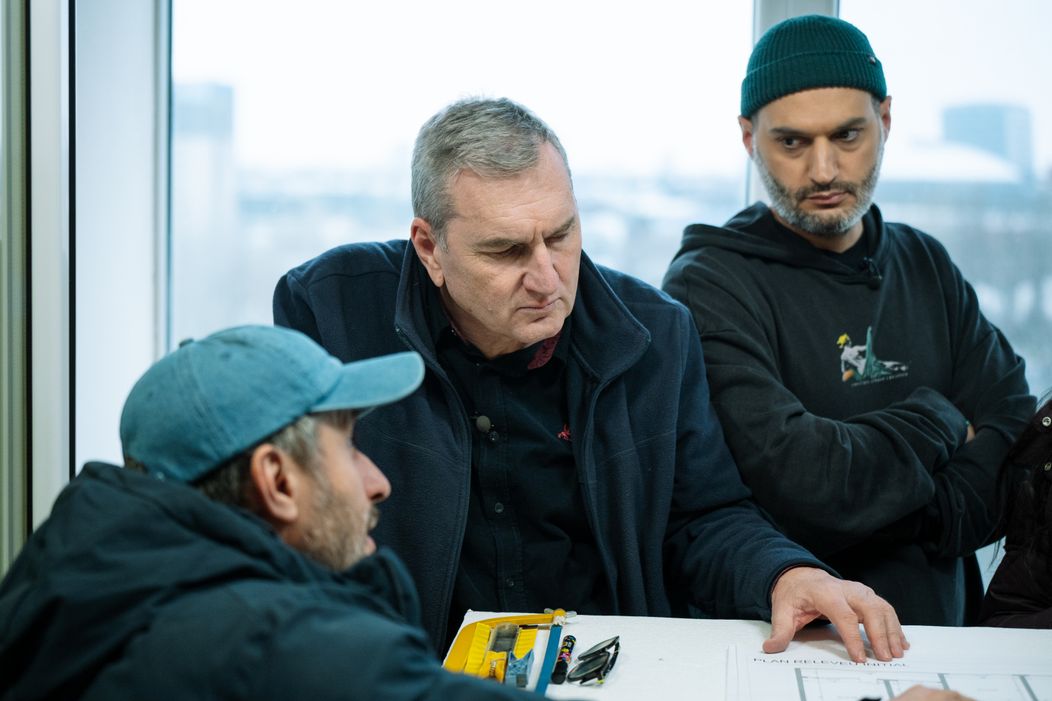 Visuri la Cheie, 15 aprilie 2026. Visuri la Cheie, 15 aprilie 2026. Arhitecții încep să gândească planul de renovare a apartamentului lui Dani. Cristina și Ștefana se întrec pentru a vedea cine va face came (3)