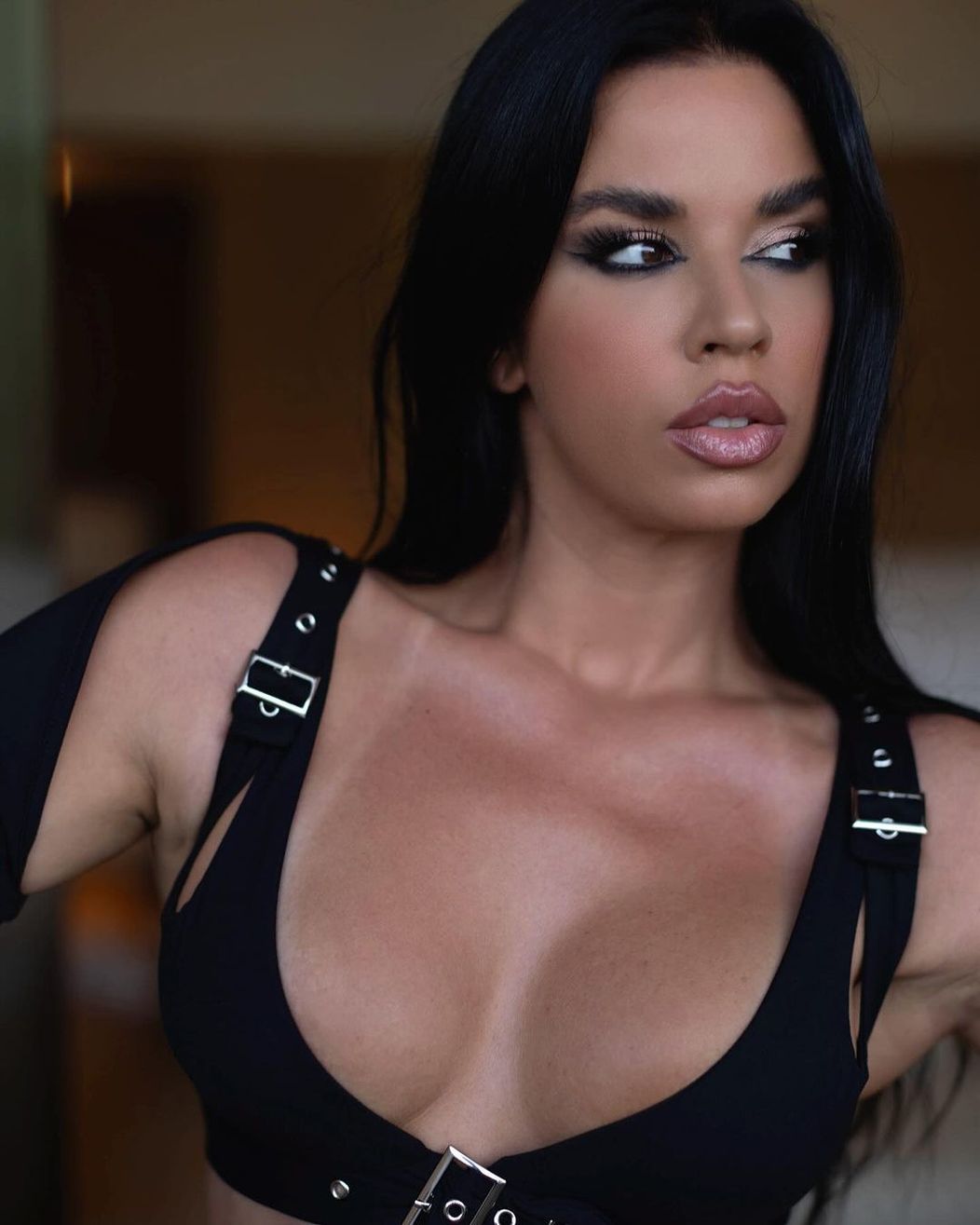 Ivana Knoll (59)