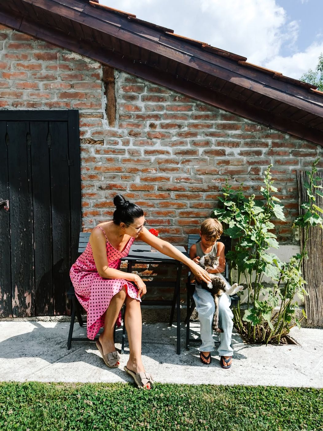 Ce zile de poveste am avut prin tara noastra! Am fost la prietenii din Oradea, apoi la cei de langa Hateg, aici, la @transylvanialogcabins, unde am petrecut doua zile perfecte, departe de zgomotul orasulu (2)