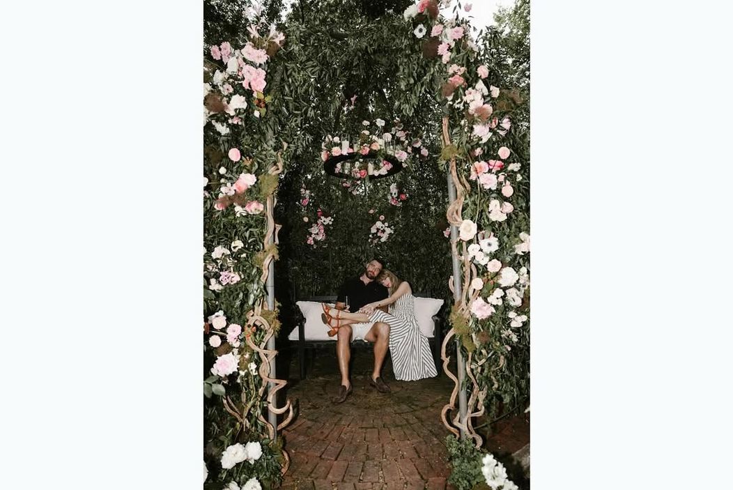 Your English teacher and your gym teacher are getting married 🧨 (4)