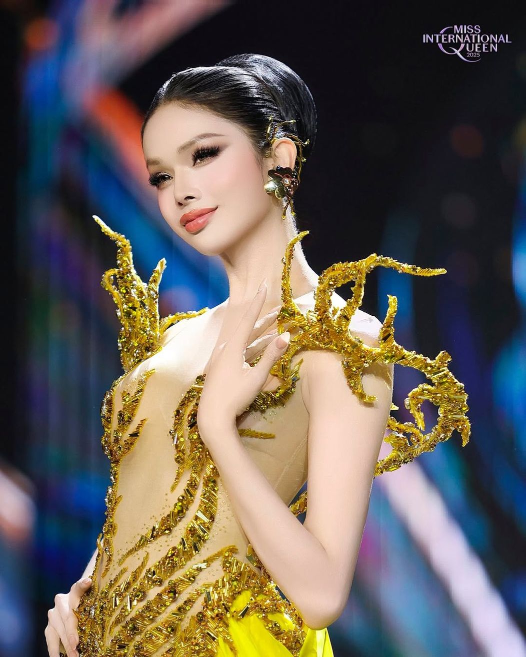 Great moments on stage, with a yellow evening dress ——————————#MissInternationalQueen2025 #MIQ20 (1)