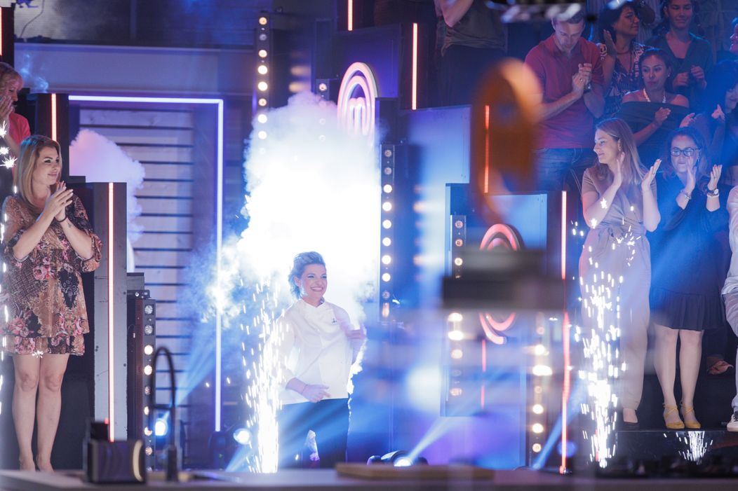 Finala MasterChef, 11 decembrie 2024. Finaliștii intră în bucătăria MasterChef, pregătiți să lupte pentru marele trofeu. Cei trei concurenți sunt copleșiți d (19)