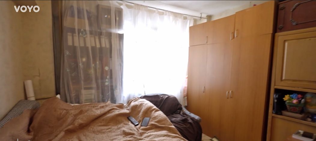 Arhitecții fac cunoștință cu familia Răceală, chiar de ziua de naștere a mamei. Cum arată garsoniera în care locuiesc Titica și Dariana „Erau atât de jenate” (9)
