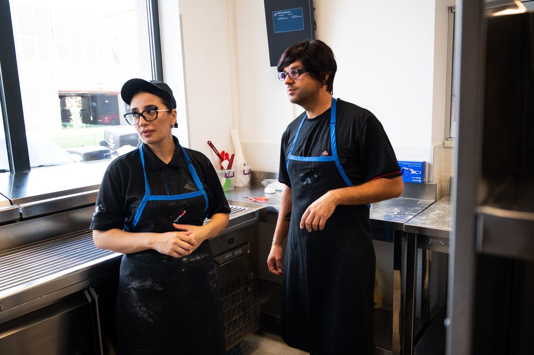  Șef sub acoperire, 21 noiembrie 2024. Șeful sub acoperire își continuă treaba, într-un restaurant abia deschis, în cadrul unui complex rezidențial, dar care nu livrează rezultatele la car (12)
